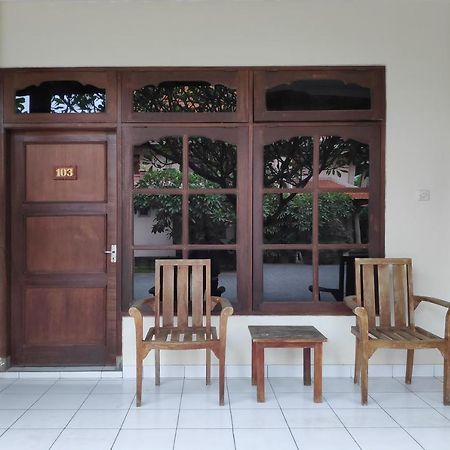 Spot On 2426 Hotel Aget Jaya II Denpasar Kültér fotó