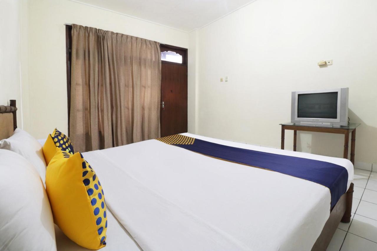 Spot On 2426 Hotel Aget Jaya II Denpasar Kültér fotó