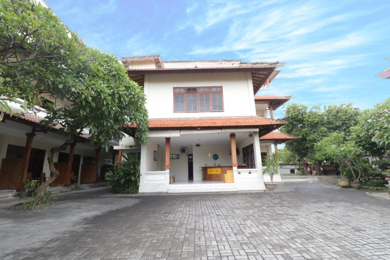 Spot On 2426 Hotel Aget Jaya II Denpasar Kültér fotó