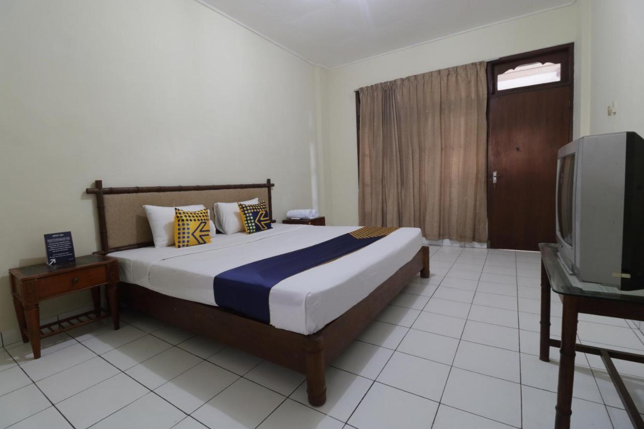 Spot On 2426 Hotel Aget Jaya II Denpasar Kültér fotó
